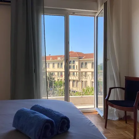 Houseloft Forum Grand Square Apartment *